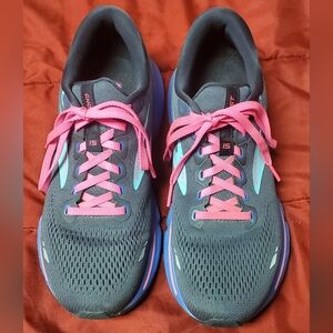 Womens Brooks